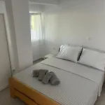 Sapphire , Beachfront Family For 4 With Private Garden, 1-minute Walk To The