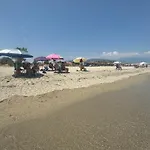 شقة Sapphire , Beachfront Family For 4 With Private Garden, 1-minute Walk To The Néa Meságkala