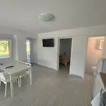 Sapphire , Beachfront Family For 4 With Private Garden, 1-minute Walk To The شقة Néa Meságkala