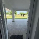 Sapphire , Beachfront Family For 4 With Private Garden, 1-minute Walk To The Nea Mesagkala
