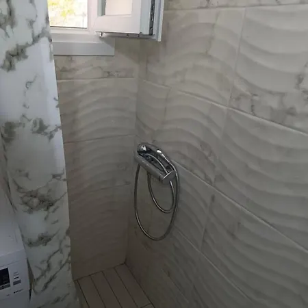 Appartement Sapphire , Beachfront Family For 4 With Private Garden, 1-minute Walk To The