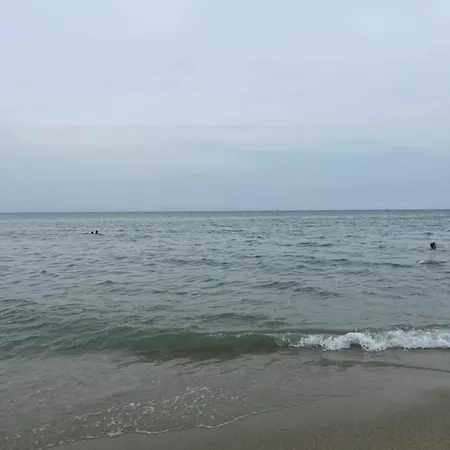 Sapphire , Beachfront Family For 4 With Private Garden, 1-minute Walk To The * Néa Meságkala