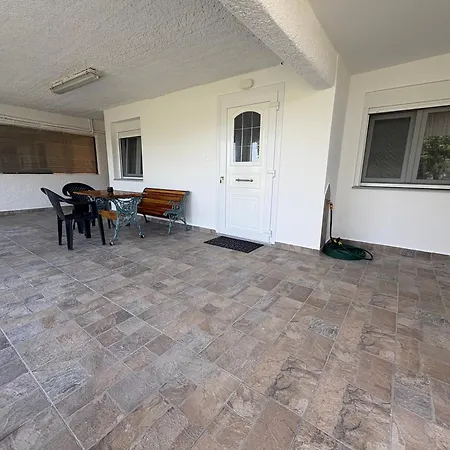 Sapphire , Beachfront Family For 4 With Private Garden, 1-minute Walk To The *