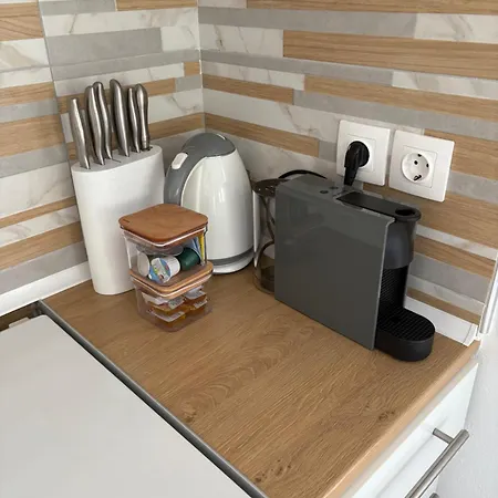 Daire Sapphire , Beachfront Family For 4 With Private Garden, 1-minute Walk To The Néa Meságkala