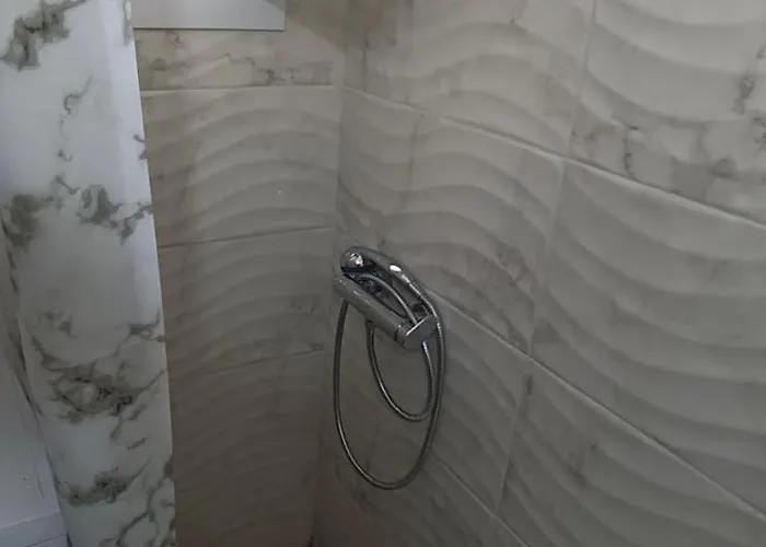 Apartment Sapphire , Beachfront Family For 4 With Private Garden, 1-minute Walk To The