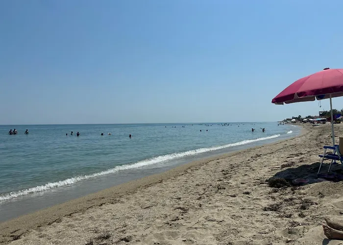 Sapphire , Beachfront Family For 4 With Private Garden, 1-minute Walk To The Apartment