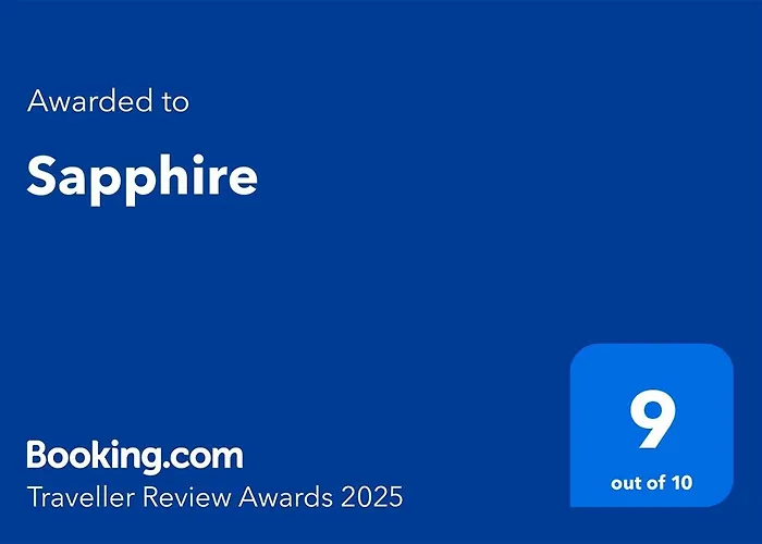 Apartment Sapphire , Beachfront Family For 4 With Private Garden, 1-minute Walk To The Néa Meságkala