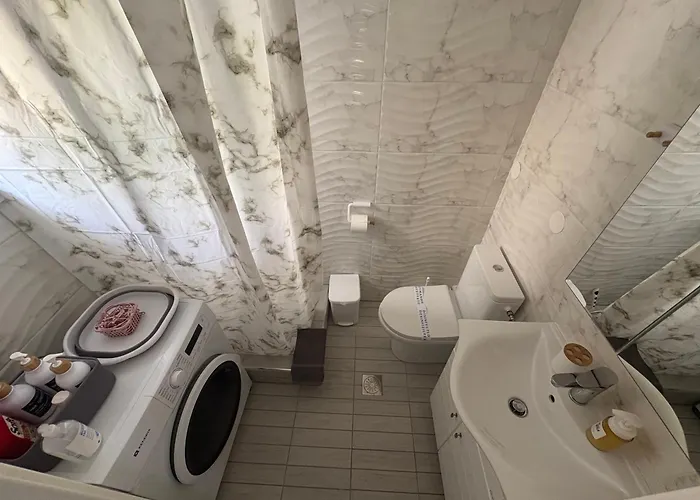 Apartment Sapphire , Beachfront Family For 4 With Private Garden, 1-minute Walk To The