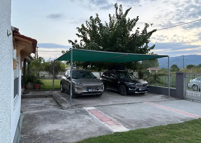 Sapphire , Beachfront Family For 4 With Private Garden, 1-minute Walk To The Apartment